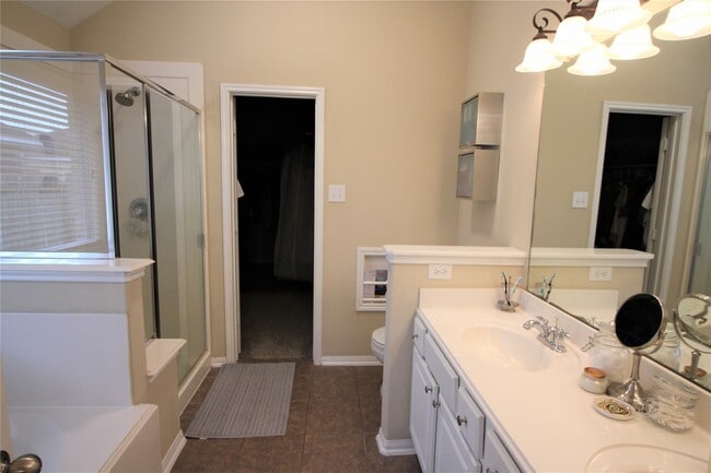 Building Photo - 2409 Avalon Trace Ln