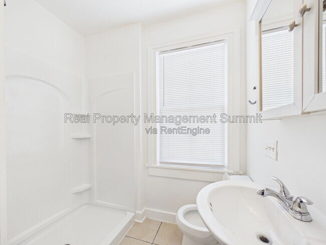 Building Photo - 523 Marquis St