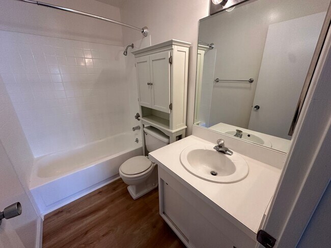 Building Photo - BEAUTIFUL BREATH TAKING VIEW UNIT!!! MUST ...