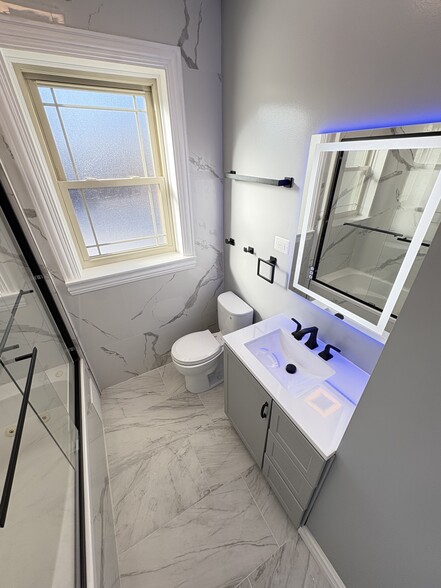 Building Photo - 2026 W McLean Ave