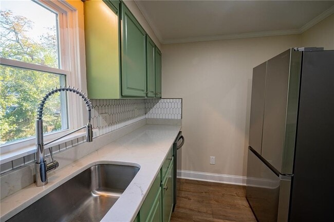 Building Photo - 2710 Maple Rd SE