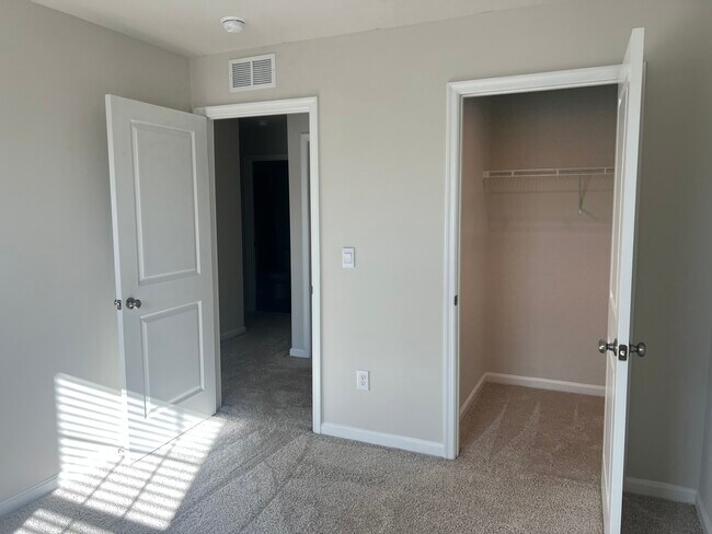 Building Photo - 162 Gumspring Dr