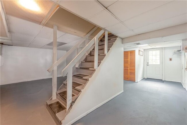 Building Photo - 1431 Lakeside Dr