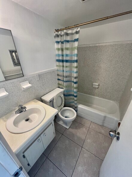 Building Photo - 467 Golden Isles Dr
