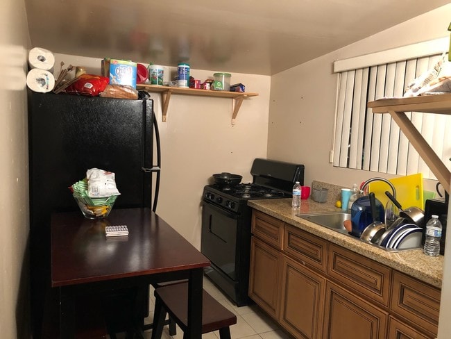 Kitchen - 349 W Lomita Ave