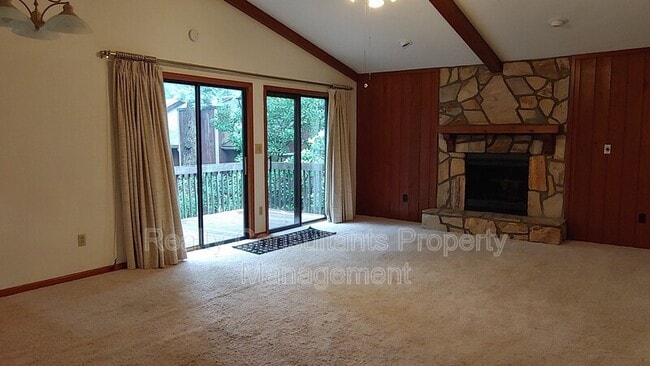 Building Photo - 302 Aspen Ct