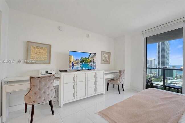 Building Photo - 2600 E Hallandale Beach Blvd