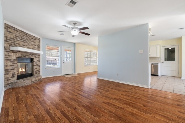 Building Photo - 9134 Lakeside Dr