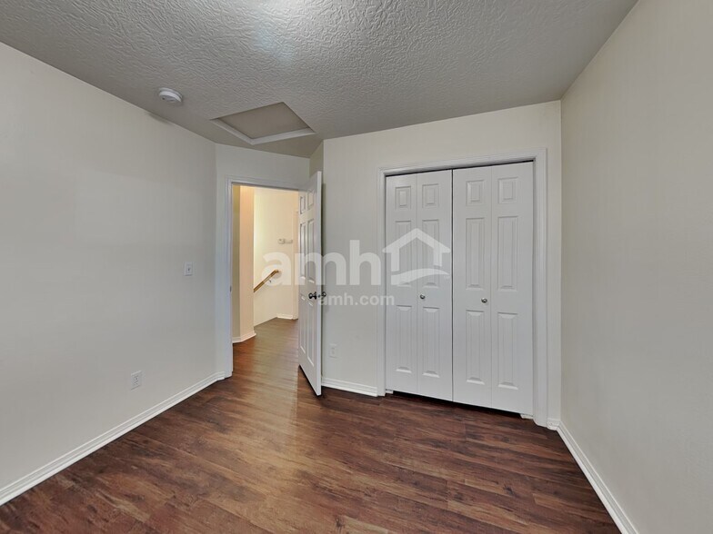 Building Photo - 3237 W Wave Dr