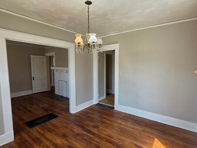 Building Photo - 1404 Cameron St