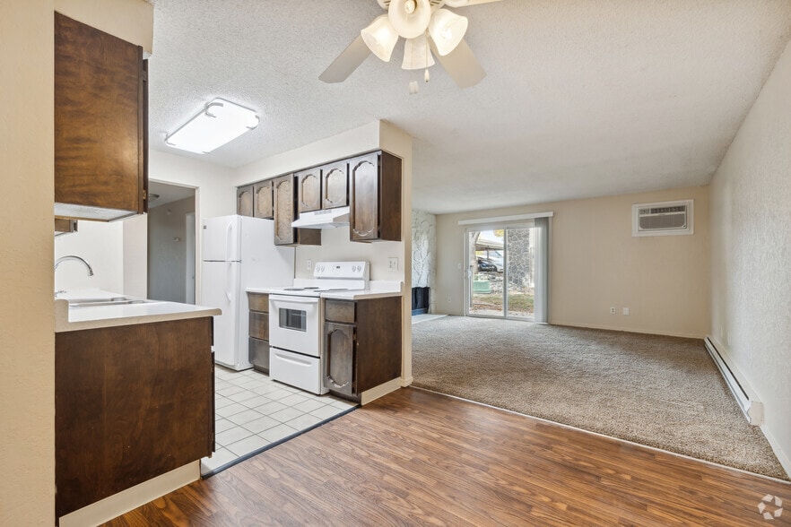 2BR, 2BA - 1,152SF - Dining Room - Clearwater Bay and Herron Lake Apartments