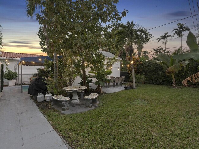 Building Photo - 9232 Harding Ave