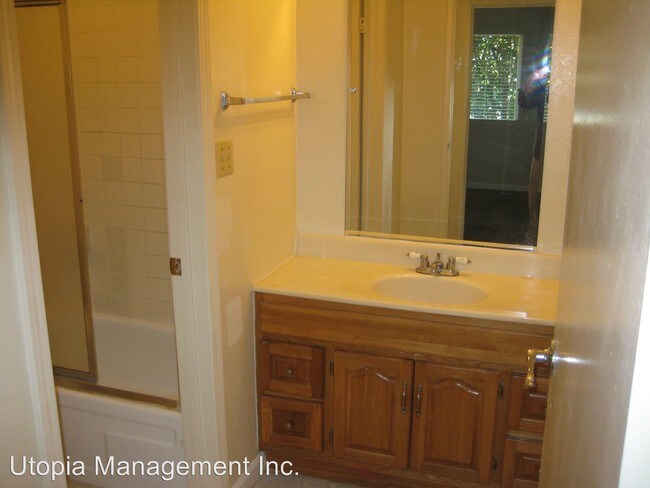Building Photo - 2 br, 1 bath House - 1493 Del Rio Circle #A
