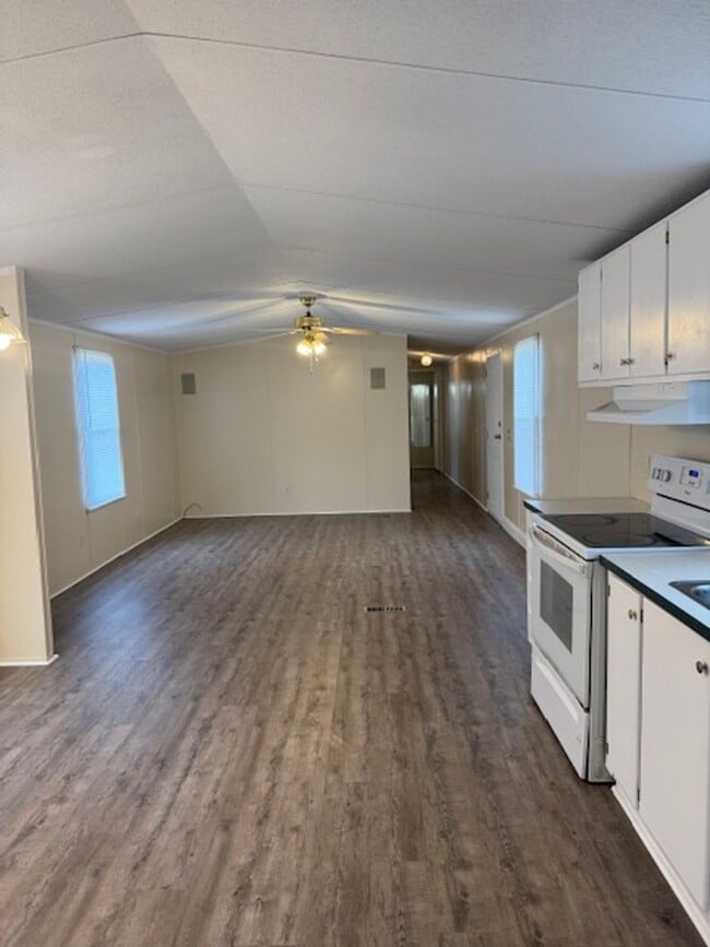 Building Photo - Gordon Road