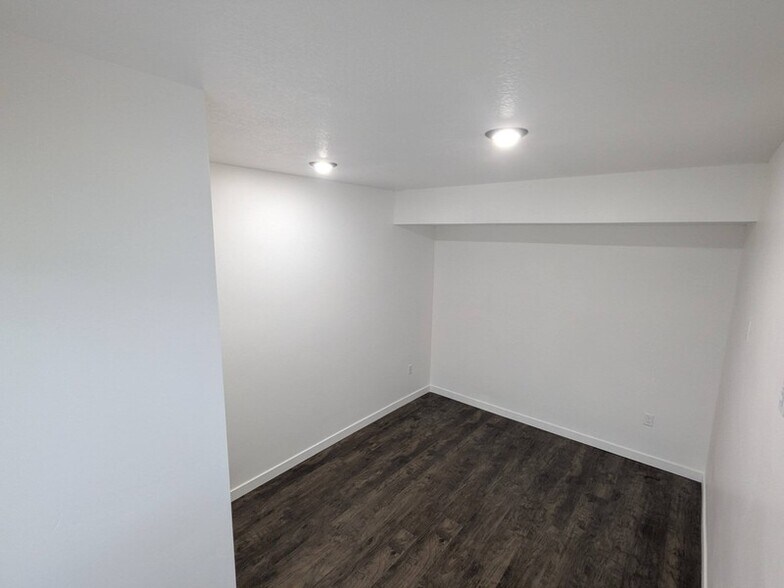 Building Photo - 5092 N Damper Dr