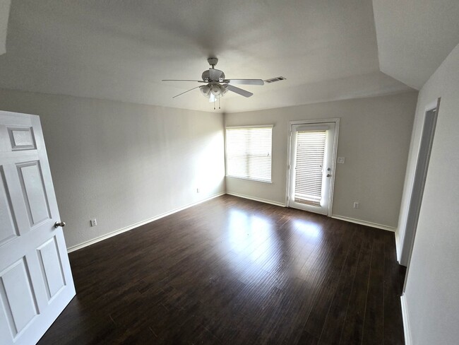 Building Photo - 16020 Fountainview Dr