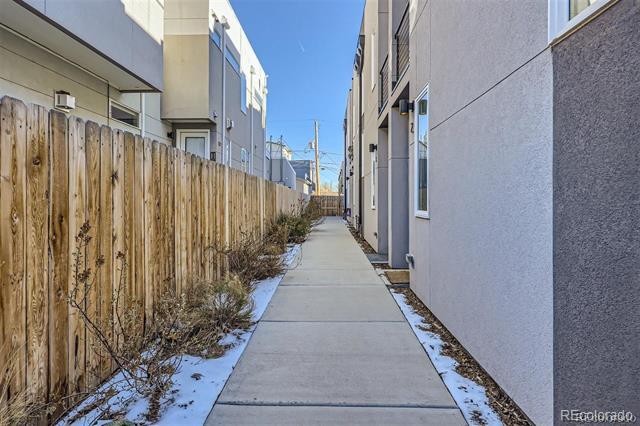 Building Photo - 1272 Yates St