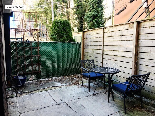 Building Photo - 160 Guernsey St