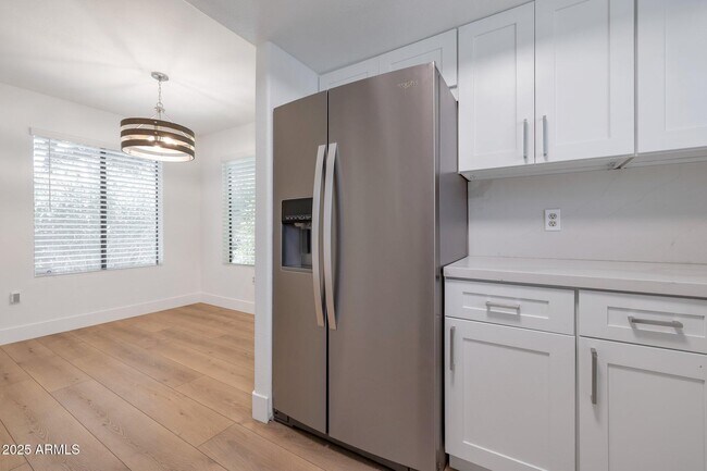 Building Photo - 9990 N Scottsdale Rd