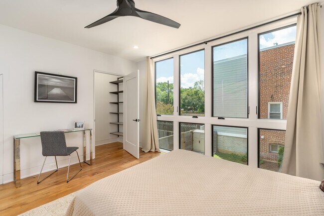 Building Photo - 103 17th St SE