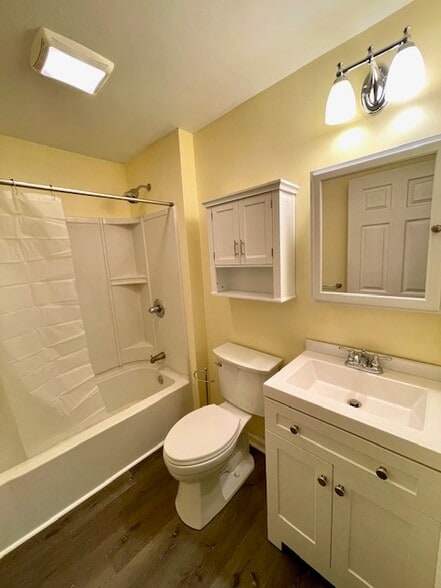 Building Photo - 71 Pequot Rd