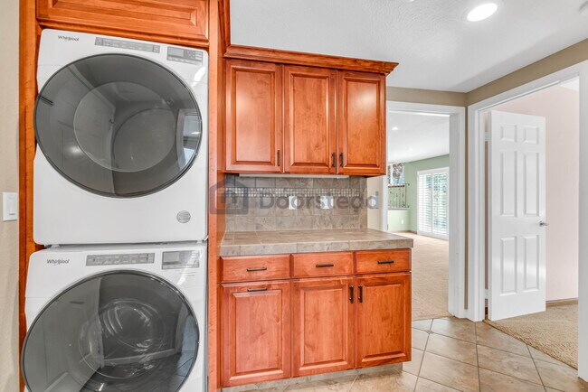 Building Photo - 30 Pony Ct