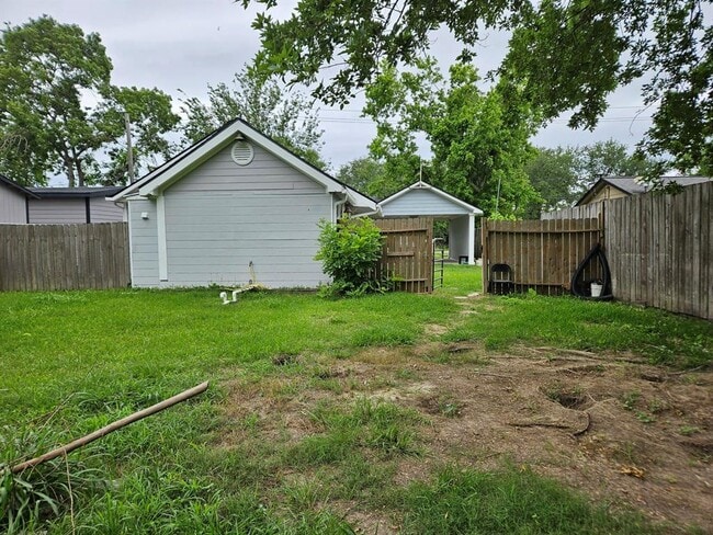 Building Photo - 7910 Carrie Ln