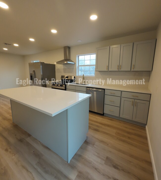 Building Photo - 1369 E 67th St
