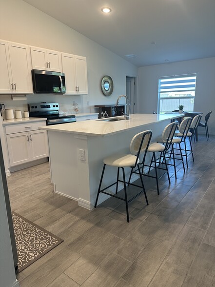 Building Photo - 1614 NE 2nd Pl