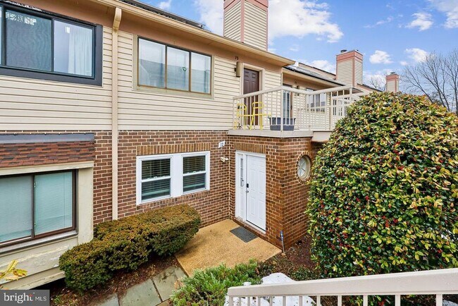 Building Photo - 73 Hawthorne Ct NE