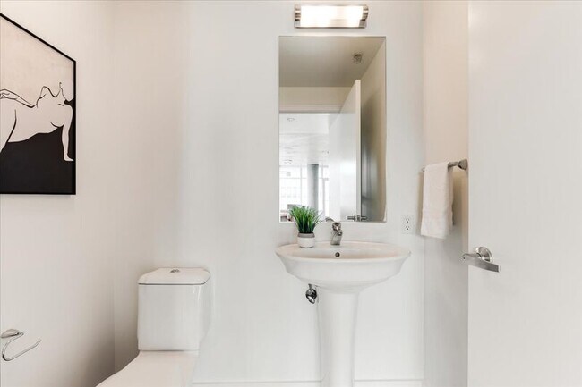 Building Photo - 1926 W Burnside St