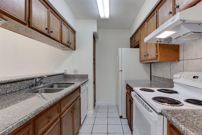 Building Photo - 10616 Mellow Meadow Dr