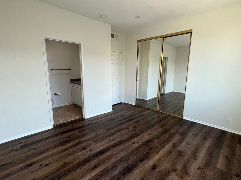 Building Photo - 3822 Bentley Ave