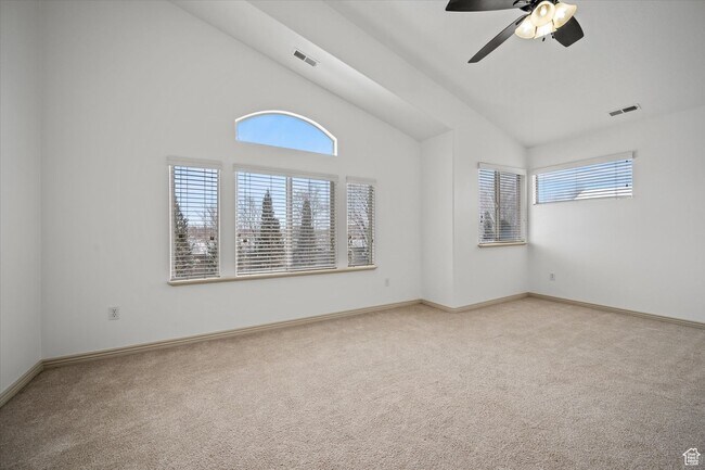 Building Photo - Amazing Cottonwood Heights 4bd/3ba home! G...
