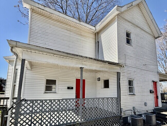 Building Photo - 817 S Main St