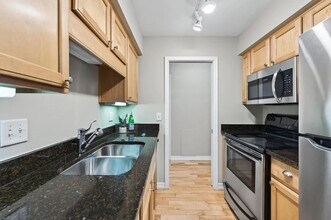 Building Photo - 2727 W 43rd St