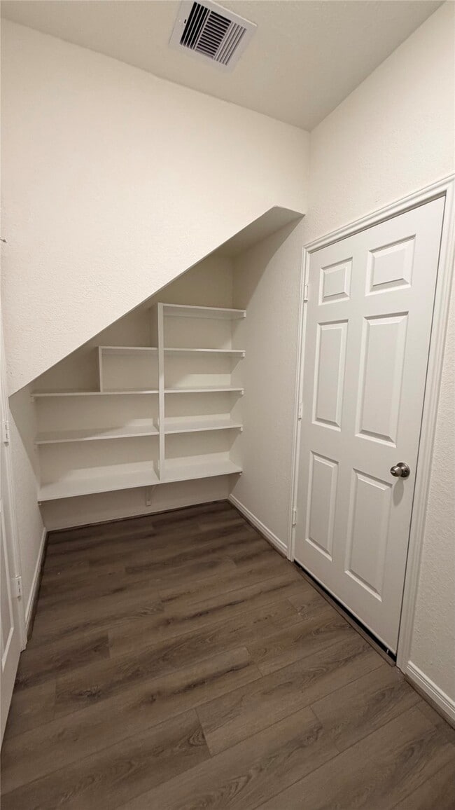 Building Photo - 2800 Cordova Hl Dr