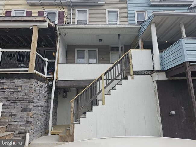 Building Photo - 123 W Railroad St