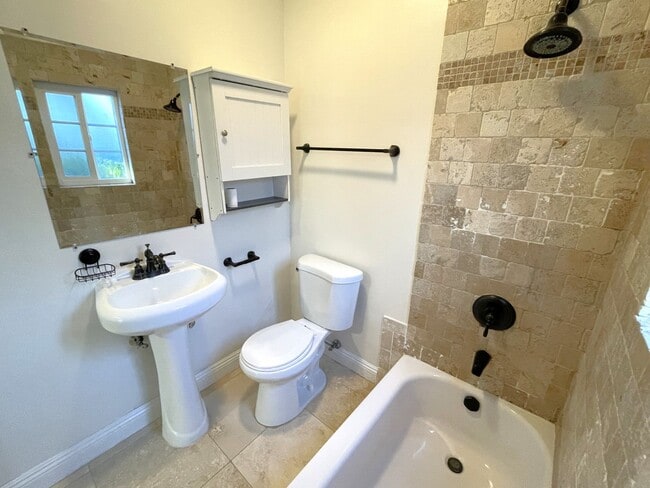 Building Photo - Upgraded Hacienda Style Home!