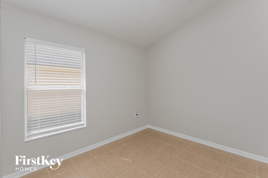 Building Photo - 9728 Highland Ridge Dr