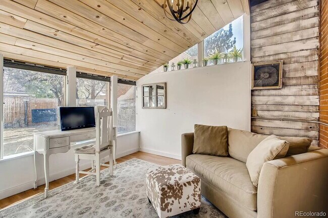 Building Photo - "Charming 4-Bed Oasis with 2.5 Baths in the Heart of Denver!"