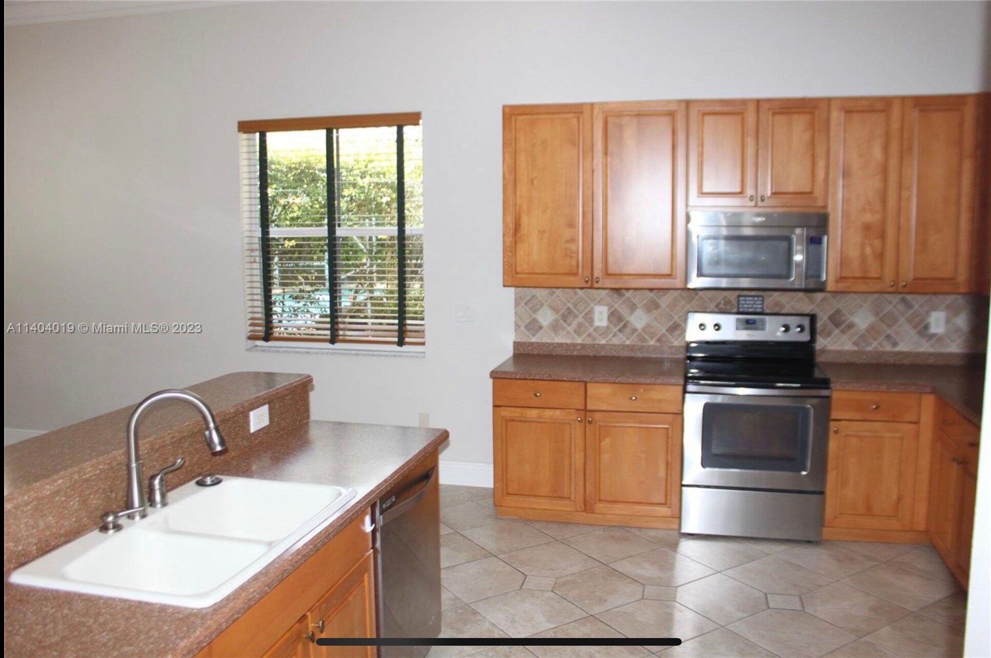 Building Photo - 1342 Crossbill Court