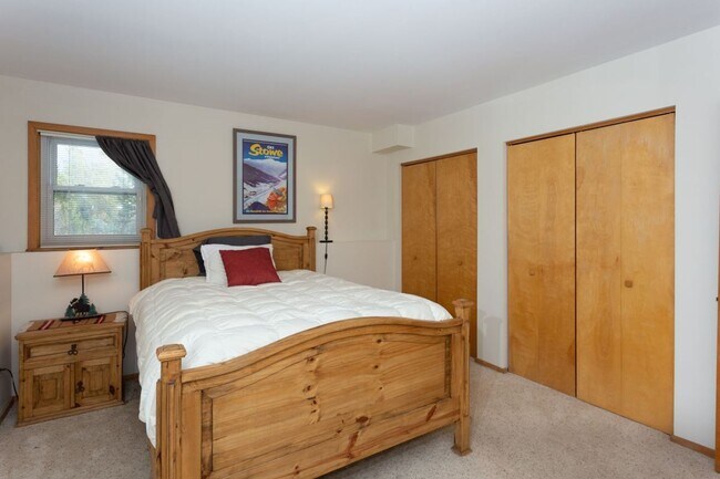 Building Photo - 2 bedroom in Frisco. Walk to Main Street! Garage and Yard! Hot tub!