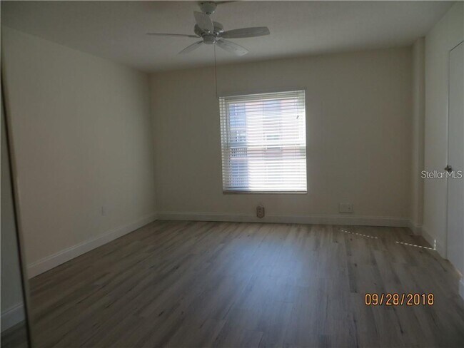 Building Photo - 121 Island Way