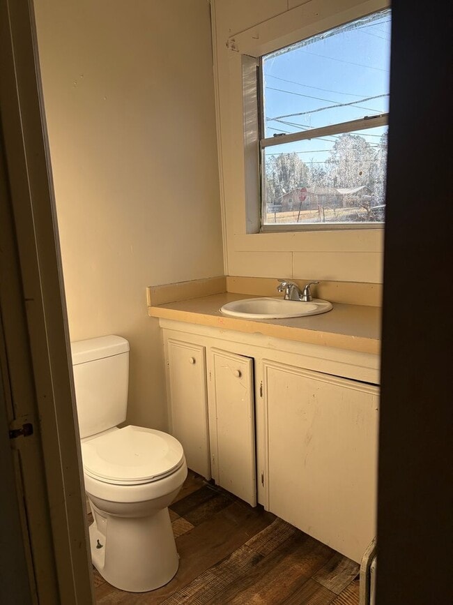 Building Photo - 516 Bayou Maria Rd