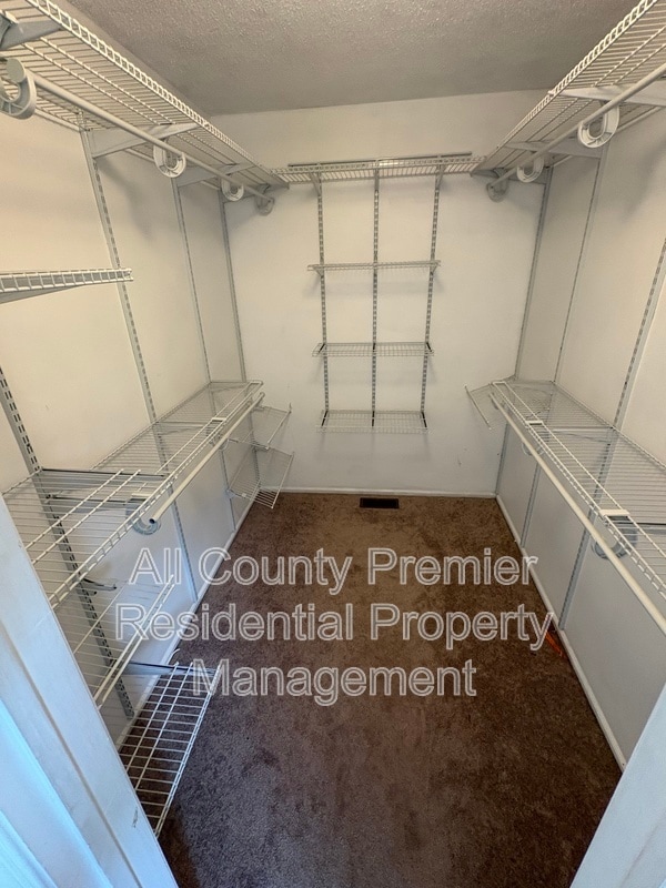 Building Photo - 3605 Pinhorn Dr