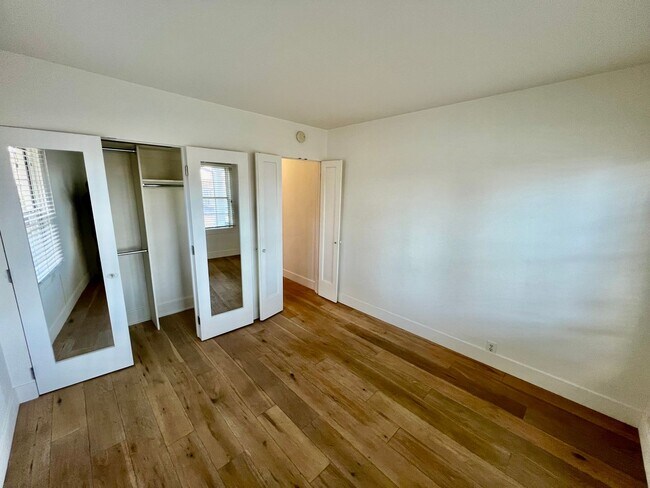 Building Photo - 1072F-A/B-PGPM-T/L-CS