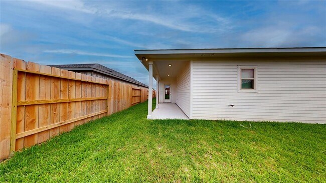 Building Photo - 1023 Pecan Harvest Dr