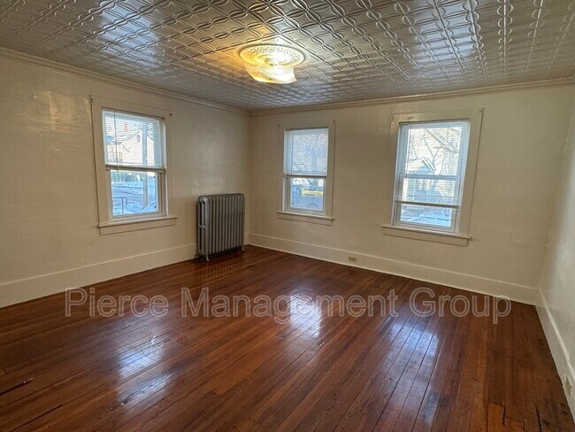 Building Photo - 120 Elm St