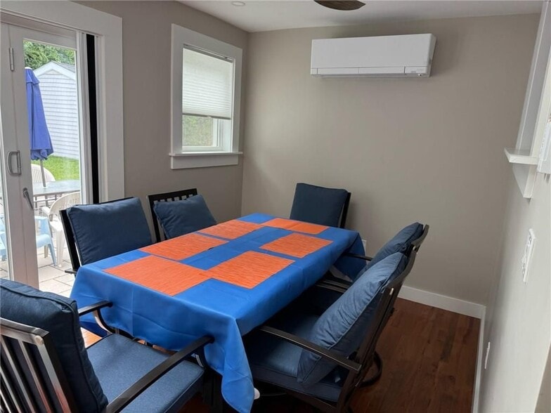 Building Photo - 53 Center Ave